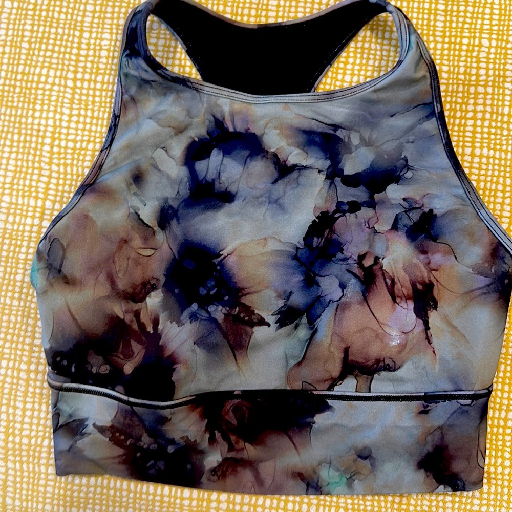 Carrie underwood padded sports bra multi color soft worn one time
